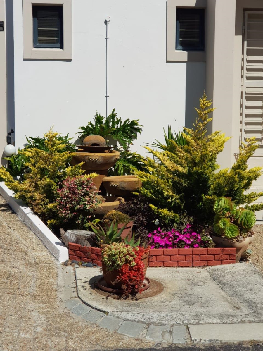 To Let 2 Bedroom Property for Rent in Burgundy Estate Western Cape